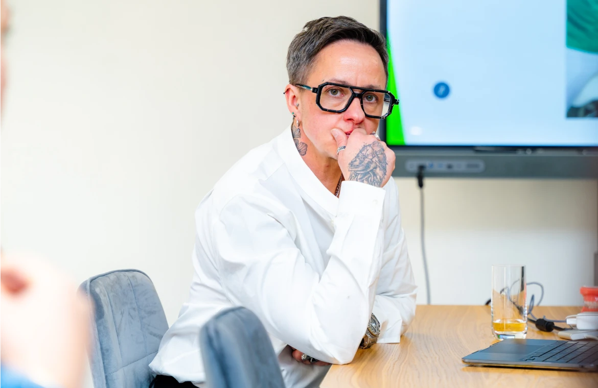Dr Emmanuel BOCQUET partageant la mission OLIO, qui propose une approche innovante et passionnée de l’orthodontie